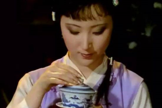女士喝茶優(yōu)雅姿勢(shì)，女士正確喝茶姿勢(shì)禮儀