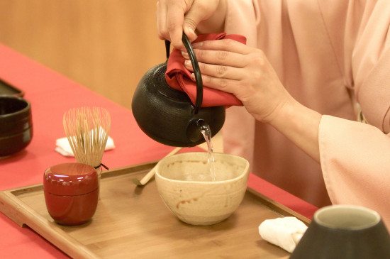 女人喝茶要行扣茶禮嗎，叩茶禮女士能用嗎？