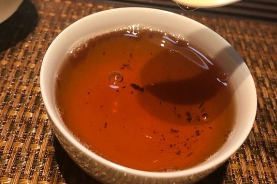 大紅袍第一泡要倒掉嗎，洗茶水需倒掉但第一泡出湯