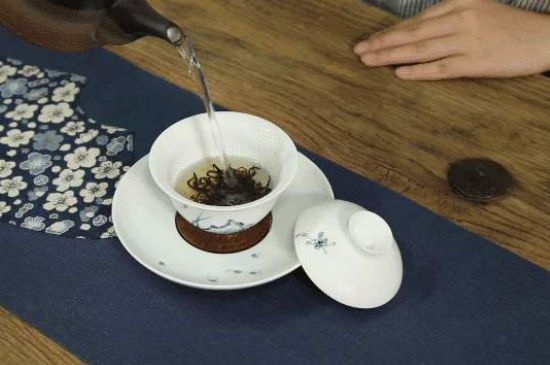 各類茶的注水方式，不同的茶泡茶時怎么注水