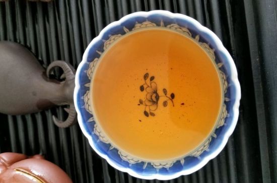 大紅袍第一泡要倒掉嗎，洗茶水需倒掉但第一泡出湯