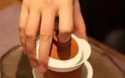 三才蓋碗的正確拿法，三才蓋碗抓碗法圖解