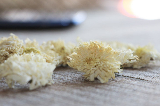 菊花茶買小朵還是大朵，泡茶用的小菊花和大菊花哪個好