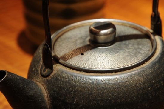 日本鐵壺怎么開壺，新鐵壺開壺方法