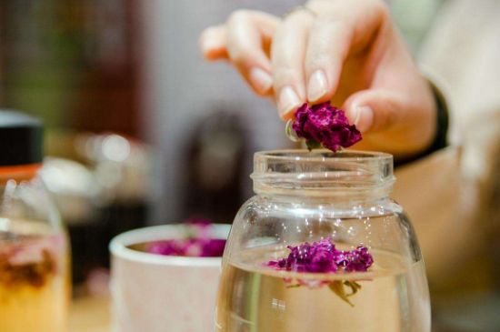 好玫瑰花茶多少錢一斤啊，玫瑰花茶價(jià)格多少錢合理？