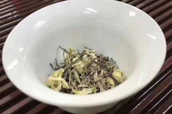 女孩喝茉莉茶的好處，茉莉茶葉的功效與禁忌