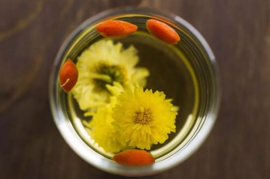 菊花茶的最佳搭配有哪幾樣，菊花茶和什么搭配喝效果好？
