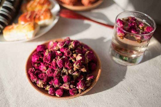 玫瑰花茶的功效與作用，堅持喝一個月玫瑰花茶會怎樣？