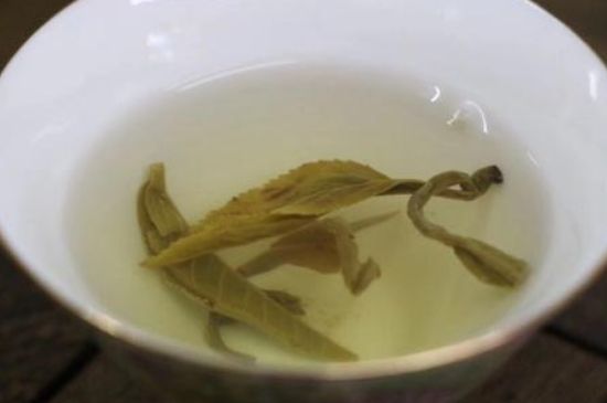 茉莉龍珠泡開后為什么都是梗，茉莉龍珠泡開后什么樣？