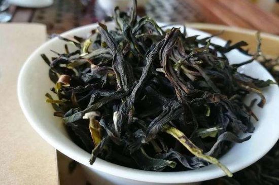 鴨屎香單叢雪片茶的特點(diǎn)，鳳凰雪片茶有什么特點(diǎn)？