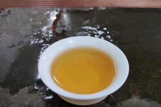 新舊白茶怎么區(qū)分，怎么分辨白茶是新還是舊