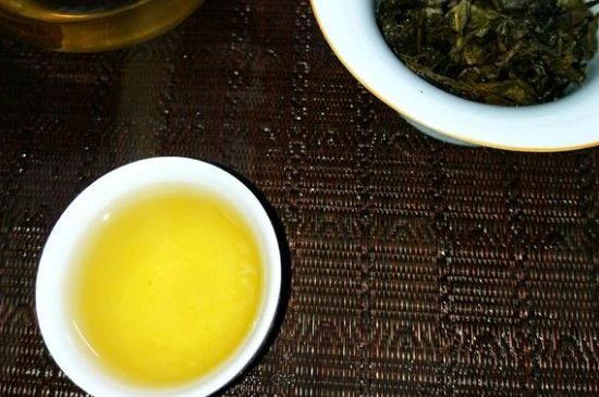 一天什么時(shí)候喝黑茶最好，喝黑茶一天最佳時(shí)間和季節(jié)