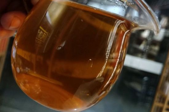 一天什么時(shí)候喝黑茶最好，喝黑茶一天最佳時(shí)間和季節(jié)