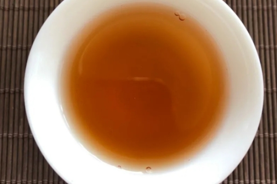 老白茶上火還是去火？夏季喝煮的老白茶會(huì)容易上火！