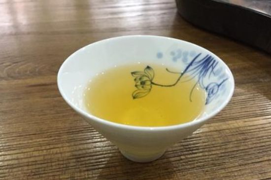 鴨屎香單叢雪片茶的特點(diǎn)，鳳凰雪片茶有什么特點(diǎn)？