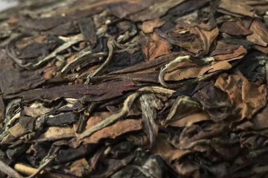 福鼎白茶要喝老的嗎，為什么喝白茶要喝老茶存新茶？