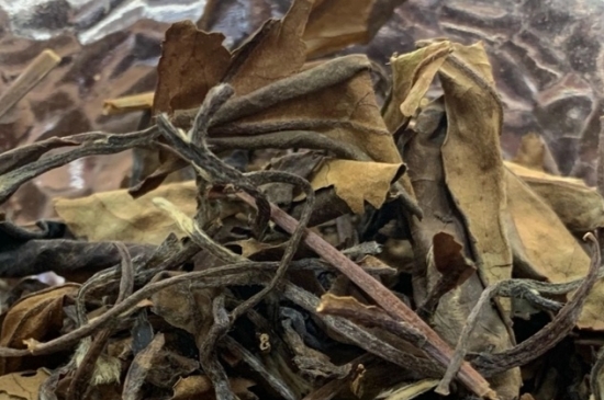 老白茶上火還是去火？夏季喝煮的老白茶會(huì)容易上火！