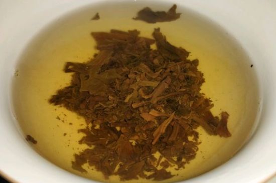 女人喝紅茶好還是喝普洱茶好，普洱茶和紅茶哪個(gè)適合女人喝